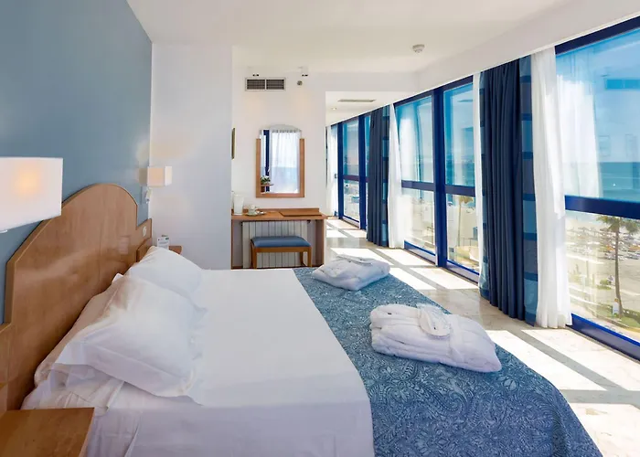 亚拉马尔酒店 - 建议成人入住 4*