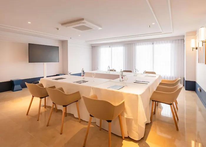 亚拉马尔酒店 - 建议成人入住 4*